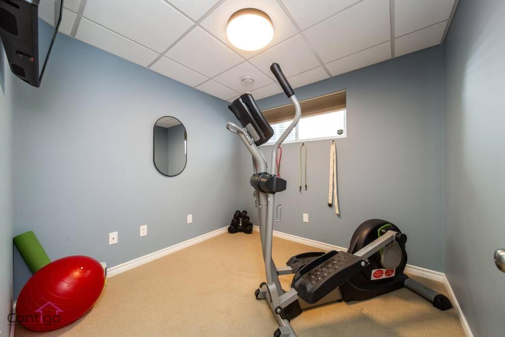 Holiday home Stylish Euro Vibes Home, Small Gym, Ac, Yard, Office Edmonton