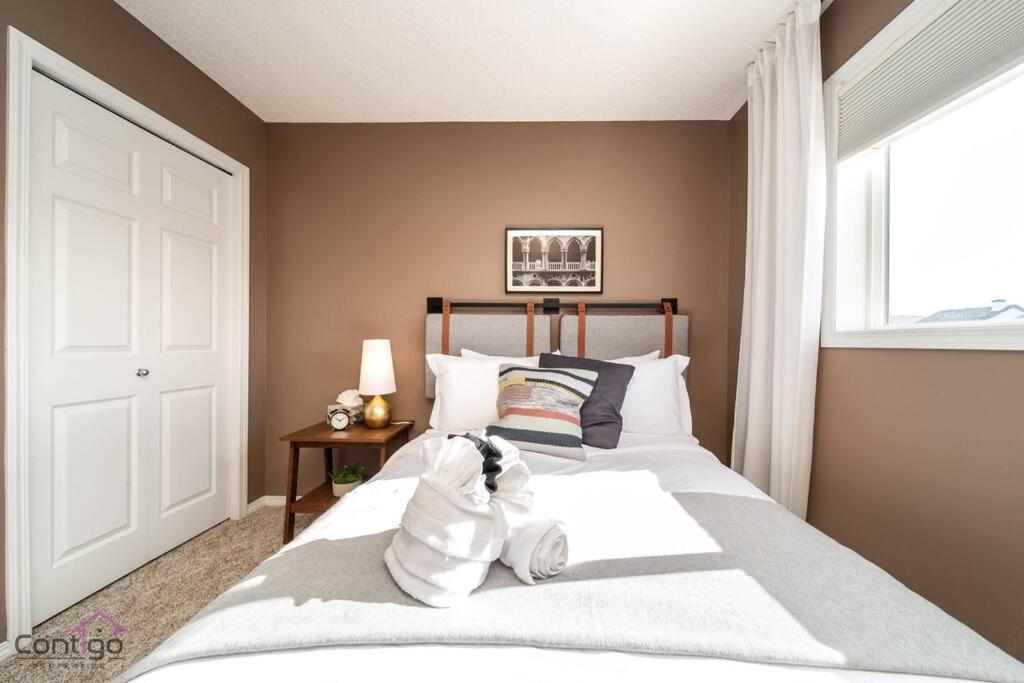 Holiday home Stylish Euro Vibes Home, Small Gym, Ac, Yard, Office *