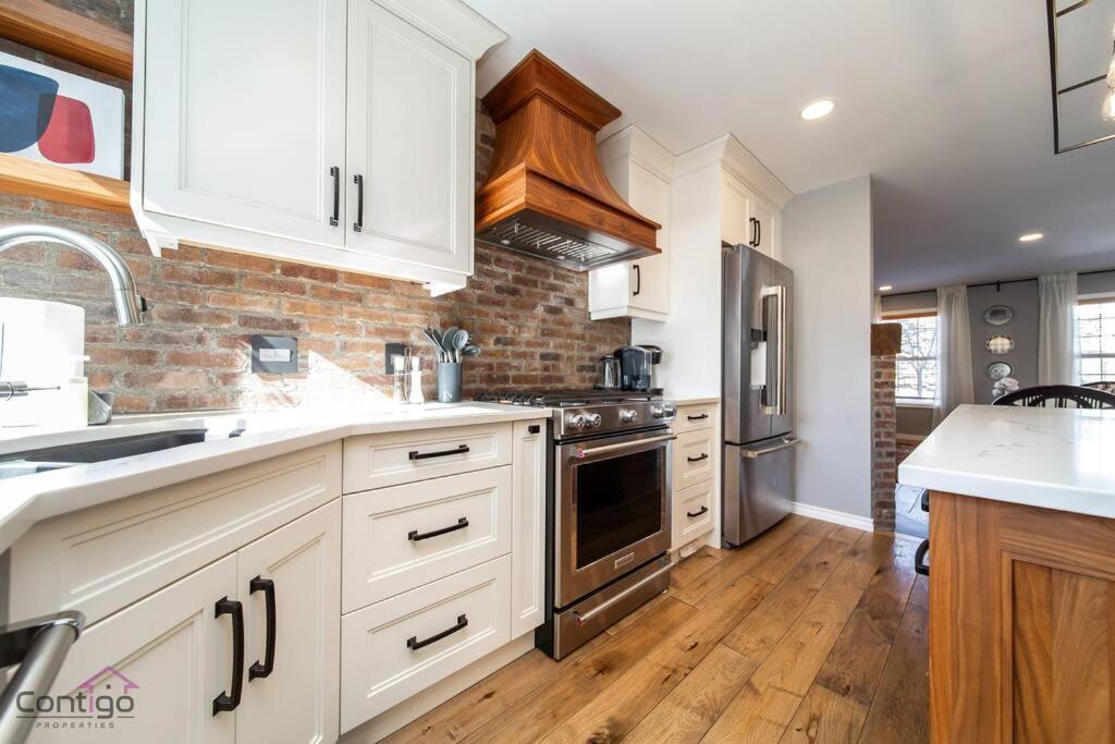 Holiday home Stylish Euro Vibes Home, Small Gym, Ac, Yard, Office Edmonton