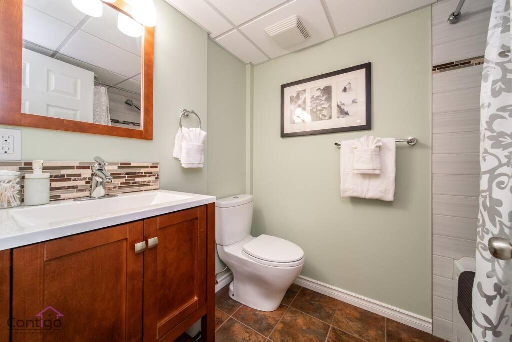 Holiday home Stylish Euro Vibes Home, Small Gym, Ac, Yard, Office Edmonton
